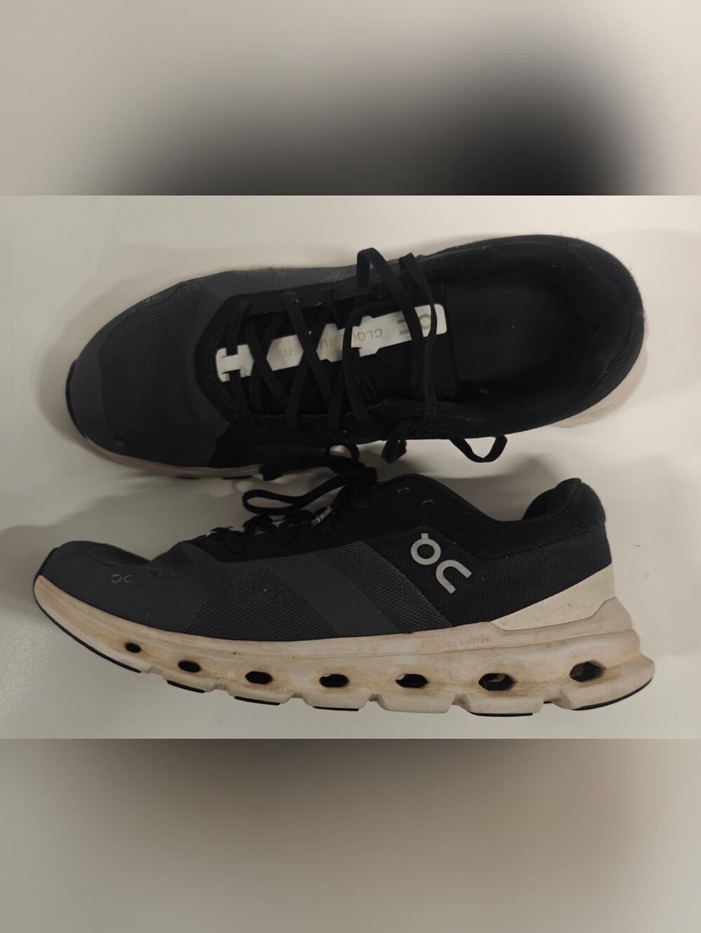 On Cloud Runner Men’s Size 10.5 Gray Black Running Shoes Gym Cushioned Lace Up